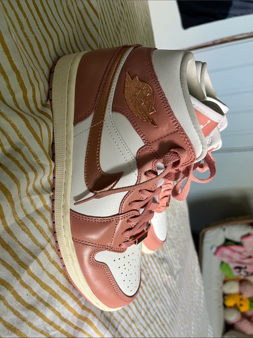 Womens air jordan 1 Mid SE “Red stardust” Size 9.5
